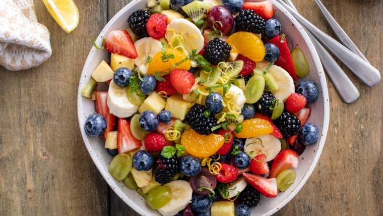 Se recomienda comer fruta en verano. Se recomienda comer fruta en verano. 