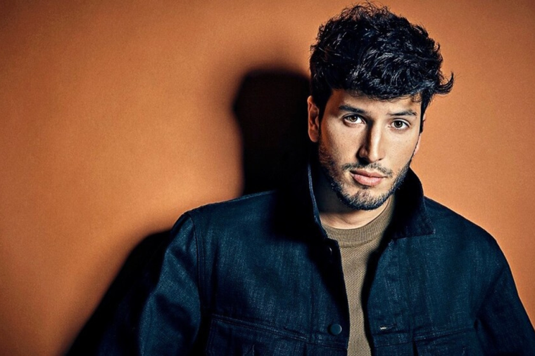 SEBASTIÁN YATRA RECOMENDÓ SUS SERIES FAVORITAS. EL CANTANTE YA DEBUTÓ COMO ACTOR HACE AÑOS Y TIENE UNA GRAN PASIÓN POR LAS PRODUCCIONES AUDIOVISUALES.