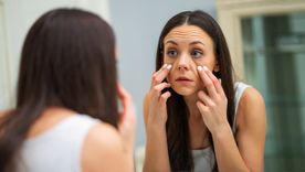 pelearle a las ojeras no es tan difícil como parece, con estos remedios caseros podrás lograrlo Foto: Freepik