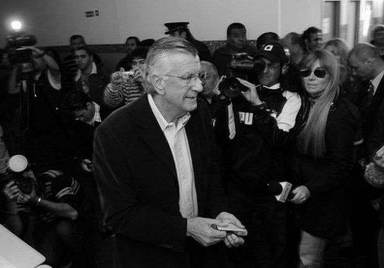 La votación en San Juan definirá si Gioja puede seguir un periodo más. Foto: Alf Ponce / MDZ