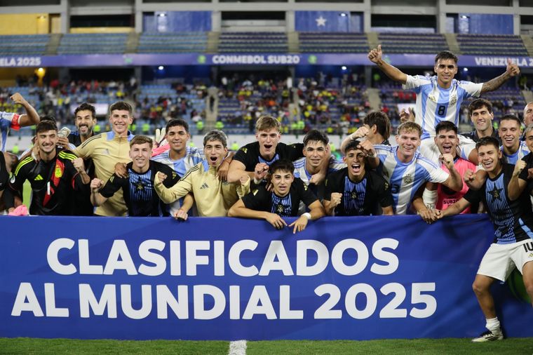 La Sub 20 le dedicó el triunfo a un futbolista. Foto: EFE