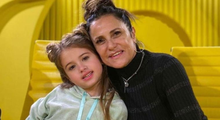 La actriz con su hija, Giovanna.