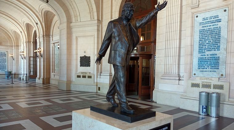 CCK La estatua que nadie encuentra y estaría en Quilmes. Foto: ALF PONCE MERCADO / MDZ