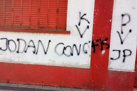 Nuevos ataques de militantes k en apoyo a la ex presidenta condenada, Cristina Kirchner.