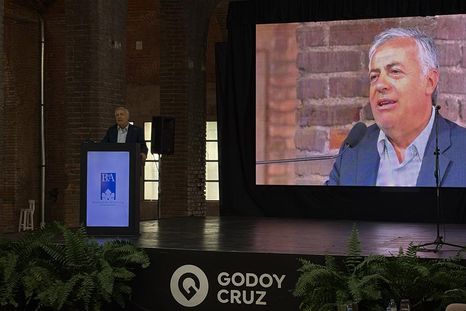 El gobernador se refirió a la polémica por una publicación que hizo este viernes en redes sociales. El gobernador se refirió a la polémica por una publicación que hizo este viernes en redes sociales.