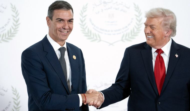 Pedro Sánchez y Donald Trump se han mantenido distanciados desde el comienzo del segundo mandato del presidente americano. Pedro Sánchez y Donald Trump se han mantenido distanciados desde el comienzo del segundo mandato del presidente americano.