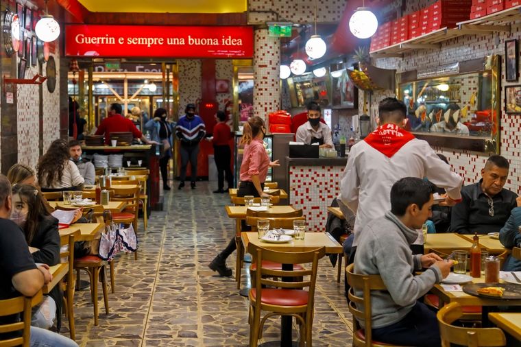 Almuerzo Las pizzas y las empanadas son de los más populares pero también con un alto índice de precios Foto: Shutterstock