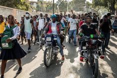 En enero, estudiantes marcharon y protestaron en contra del secuestro ocurrido en una escuela secundaria en Haití. Foto: GETTY IMAGES