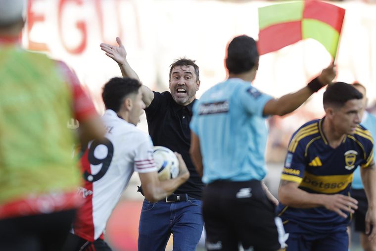 El Chacho Coudet tomó un llamativa decisión con el plantel de River post Superclásico.