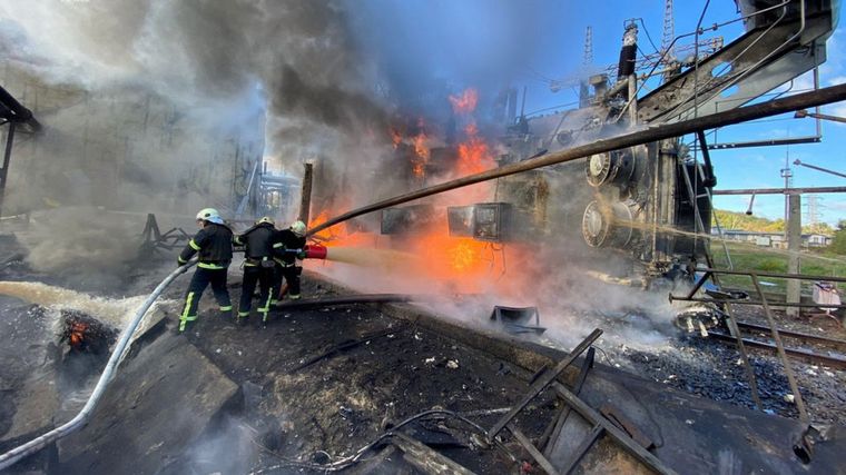 Los bombardeos rusos afectan las vidas de los civiles. Foto: Pbs.