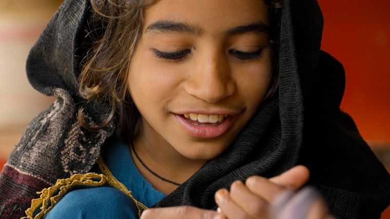 "Los demás niños no juegan conmigo desde que me infectaron con VIH", dice Asma. El estigma puede hacerles la vida difícil a quienes están contagiados.