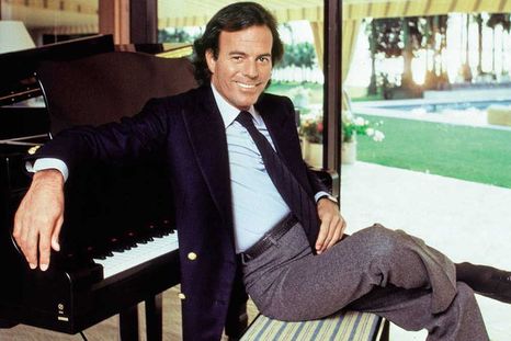 JULIO IGLESIAS TUVO MUCHOS AMORES. UNA DE ESAS RELACIONES SE CONOCIÓ EN LOS 80.
