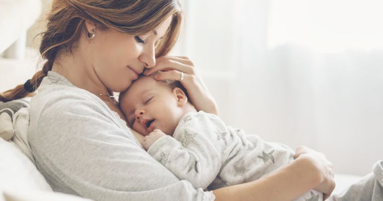 Muchas mujeres optan por retrasar la decisión de tener hijos hasta alcanzar cierta estabilidad profesional.