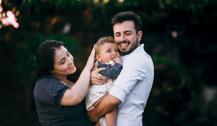 Muchas parejas deciden tener un solo hijo porque prefieren darle un buen estilo de vida. Muchas parejas deciden tener un solo hijo porque prefieren darle un buen estilo de vida.