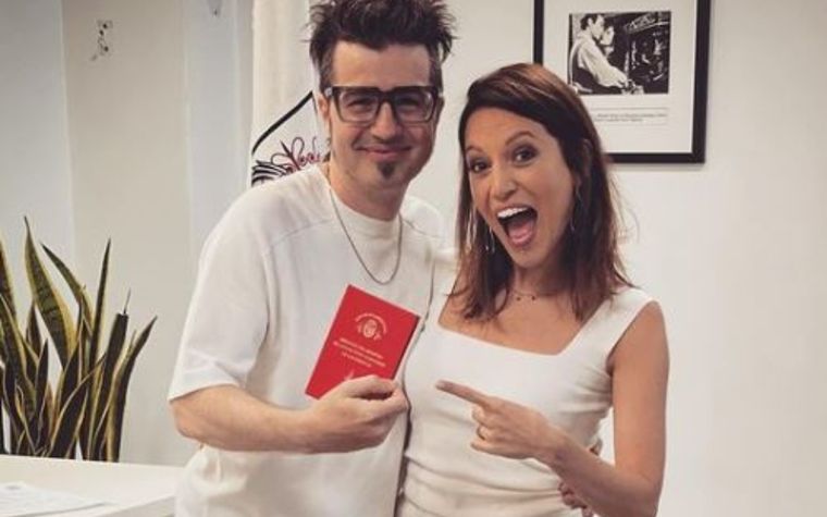 Enamorados Martina Soto Pose y su pareja pasaron por el Registro Civil.