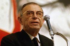 Sartre no solo escribió tratados filosóficos, también fue autor de obras de teatro, novelas, biografías.