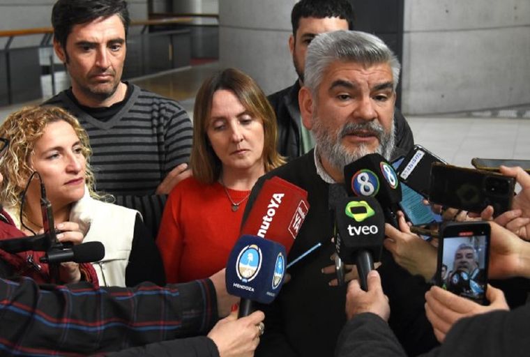 El subsecretario de Cultura, Diego Gareca anunciando el vente en el Juli LeParc. Foto: Prensa Gobierno de Mendoza