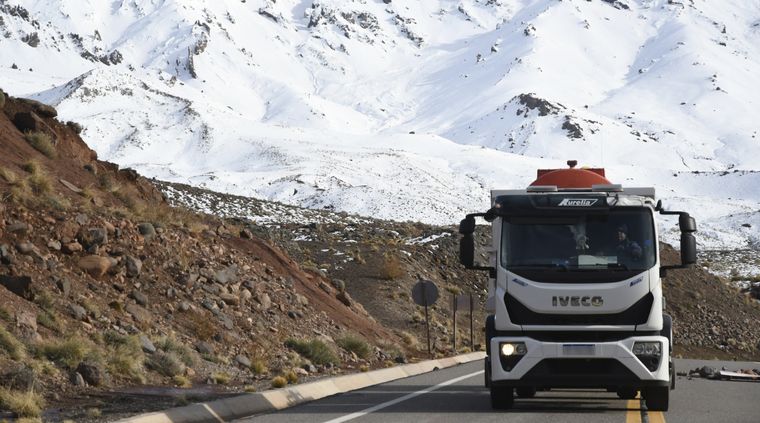 Cientos de camiones siguen varados en alta montaña producto del mal tiempo Foto: Rodrigo DAngelo / MDZ