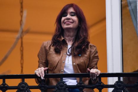 Cristina Kirchner tendría que devolver lo que cobró de pensiones Cristina Kirchner tendría que devolver lo que cobró de pensiones