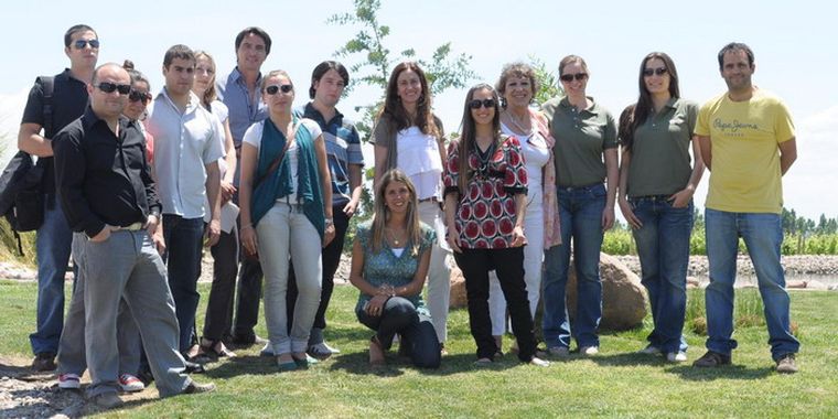La primera foto: los más puntuales quisieron quedar registrados apenas llegaron al terroir de The Vines. Foto: Gentileza