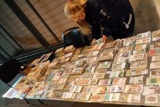 Los billetes secuestrados por la Aduana en el vehículo de un argentino proveniente de Uruguay