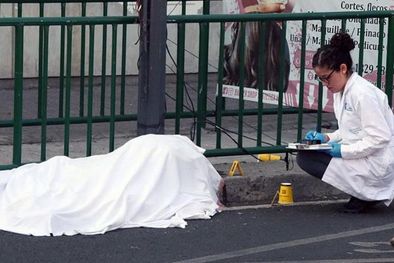 MDZol | Una investigadora en la escena del doble asesinato. Foto: Getty Images