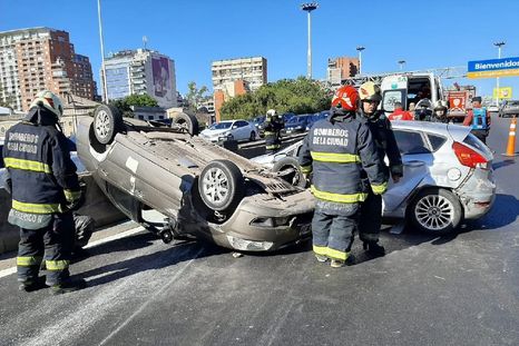 Accidente y vuelco en General Paz Foto: NA