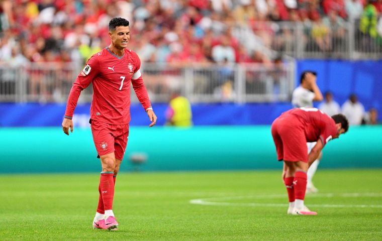Cristiano Ronaldo fue consultado por Messi tras su doblete ante Uzbekistán y protagonizó un momento que se volvió viral.