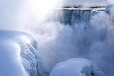 Mirá las increíbles imágenes de las cataratas del Niágara congeladas por la ola de frío