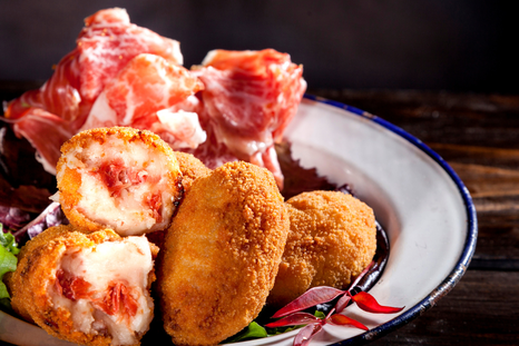La textura perfecta se logra cuando el interior es cremoso pero firme, sin que la croqueta se deshaga al freír. ¡Disfruta haciendo esta hermosa receta! La textura perfecta se logra cuando el interior es cremoso pero firme, sin que la croqueta se deshaga al freír. ¡Disfruta haciendo esta hermosa receta!