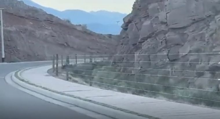 El cerco de sies alambres restringe el acceso al perilago de Potrerillos.&nbsp;