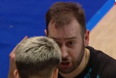 De Cecco cara a cara con sus compañeros. Foto: Captura Video