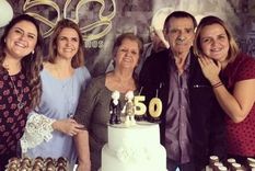 Foto: KATIA CASTILHO. Irene (centro) y Norberto (a su izquierda) habrían celebrado su 54 aniversario de bodas en mayo.