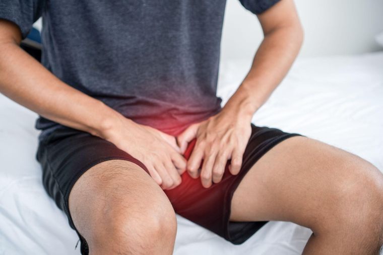 Tanto la sífilis como la gonorrea suelen causar dolor genital.