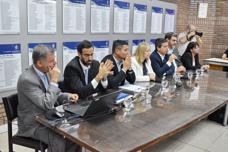 El ministro de Hacienda, Víctor Fayad, presentó el proyecto de Presupuesto 2026 este miércoles en la Legislatura. El ministro de Hacienda, Víctor Fayad, presentó el proyecto de Presupuesto 2026 este miércoles en la Legislatura.