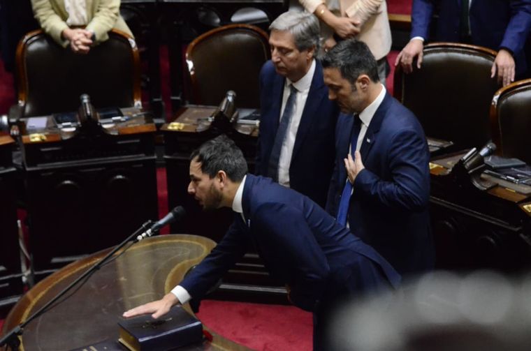 Álvaro Martínez juró como diputado nacional.