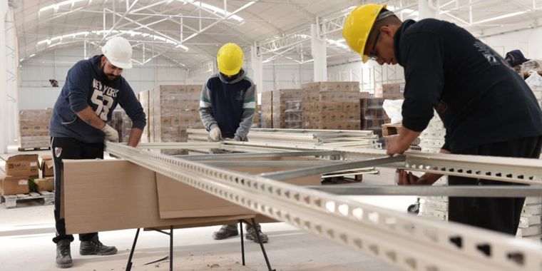 Según la encuesta realizada por ManPowerGroup, Argentina registró una caída de % en la intención de contratar nuevos trabajadores. Foto: CEPA