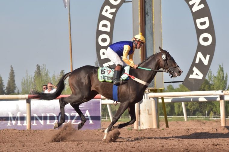 The Last Ilusion y Horacio Betansos, los reyes del Vendimia (Foto gentileza José Maluf).