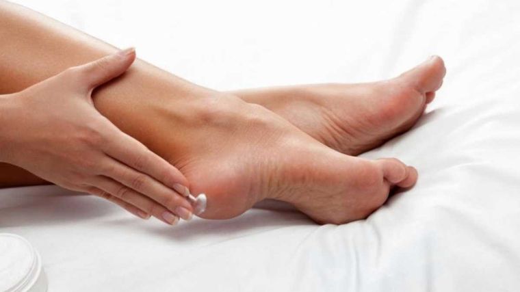 Logra suavizar la piel de tus pies con un tratamiento a base de vaselina y vinagre