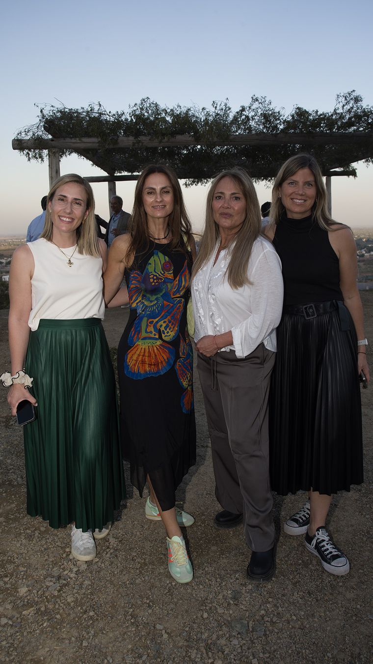 Valentina Carosio, Emiliana Acosta, Gisela Moretta y Melisa Bellmann. Valentina Carosio, Emiliana Acosta, Gisela Moretta y Melisa Bellmann.