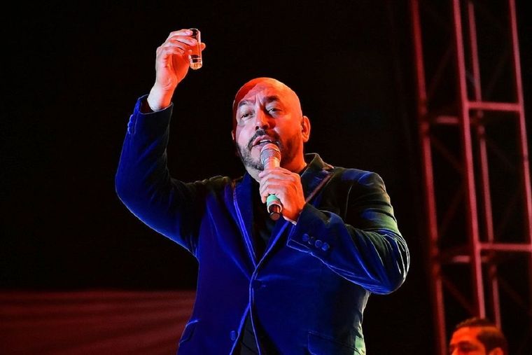 Lupillo Rivera es un cantante y compositor de música regional, estadounidense de origen mexicano.?