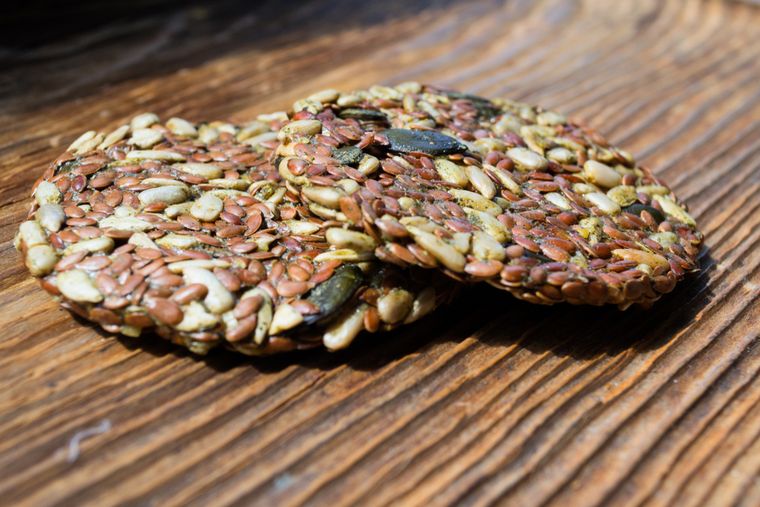 Una receta con semillas como lino o chía aporta fibra soluble que favorece la digestión y ayuda a mantener la saciedad. Una receta con semillas como lino o chía aporta fibra soluble que favorece la digestión y ayuda a mantener la saciedad.