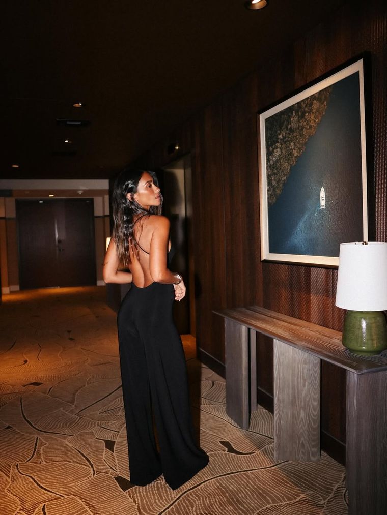 Antonela Roccuzzo apostó al negro y deslumbró. Antonela Roccuzzo apostó al negro y deslumbró.