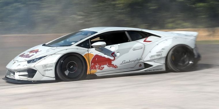 Kamaz vs. Lamborghini Huracán