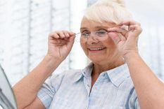 PAMI cuenta con diferentes beneficios, entre ellos, la entrega de anteojos gratis Foto: Freepik