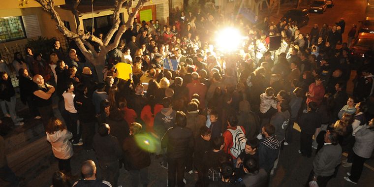 Estamos cansados de que nos maten, repetían los vecinos a coro. Foto: Nacho Gaffuri / MDZ