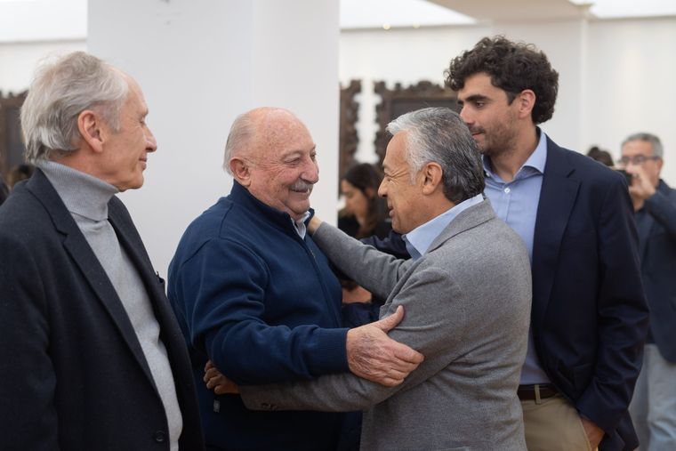 Un intendente opositor ausente en un acto oficial.