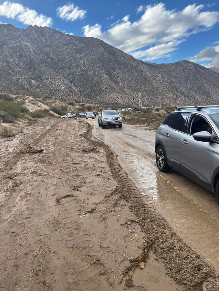 Así está en estos momentos el cruce donde se dio el alud Foto: Paso Cristo Redentor