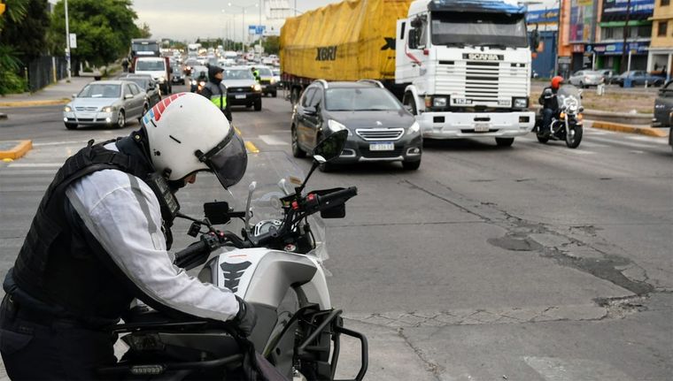 Así estaba el camión varado en el Nudo vial Foto: Alf Ponce Mercado/MDZ