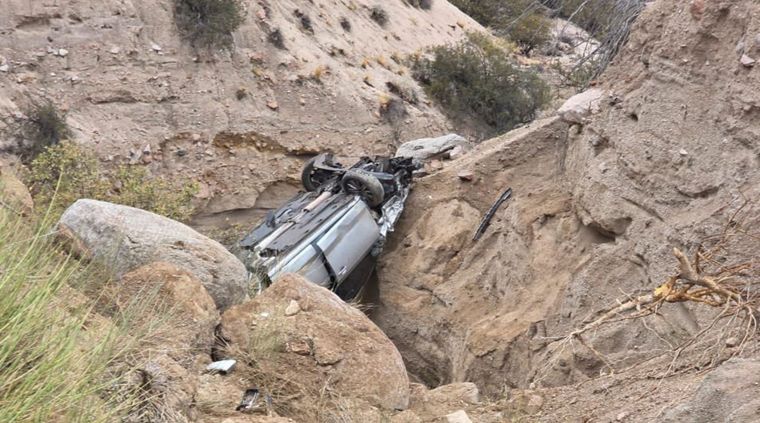 Un auto volcó y se desbarrancó en el km 1112 Foto: Gendarmería Nacional